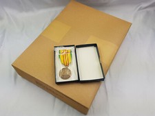 40 Original US Orden Vietnam Service Medal mit Ribbon in Schachtel von 1969/70