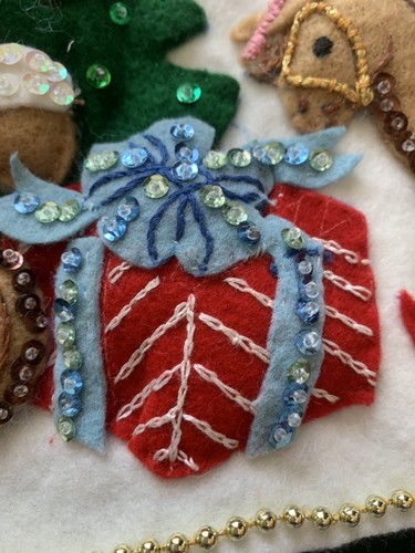 Vtg Hand Made w/ Beading Sequins Appliques 3D White Christmas Tree Skirt Read - Picture 11 of 15
