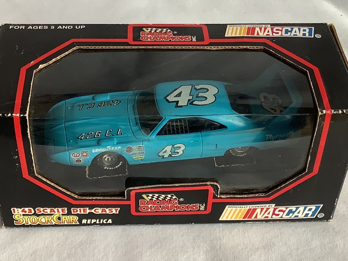 Racing Champions Richard Petty 1970 Plymouth Superbird 1:43 Die