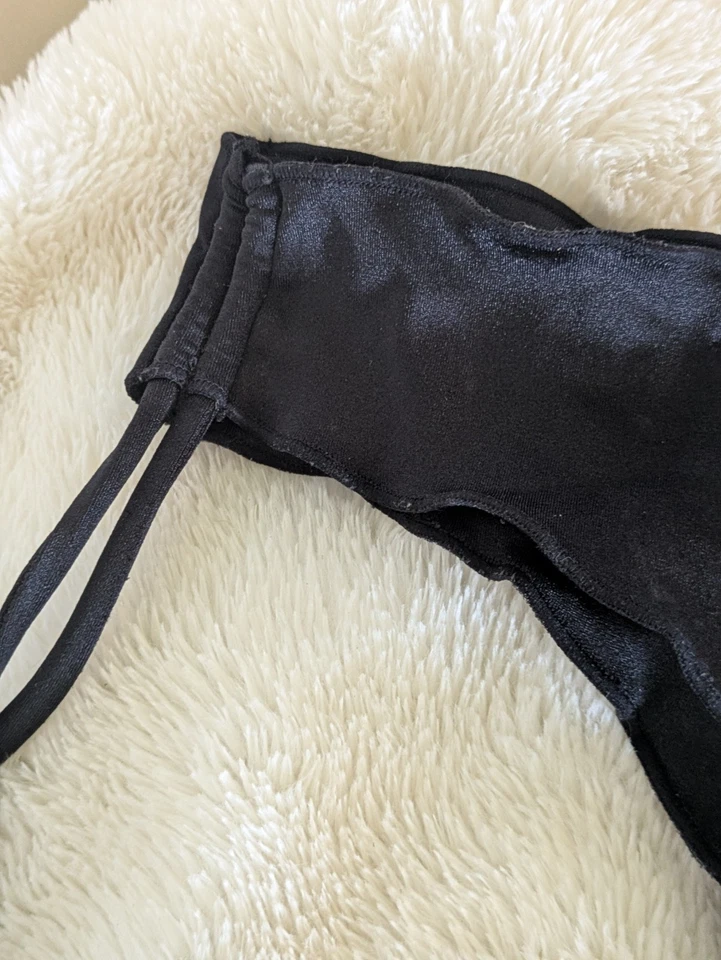 Нижняя часть бикини Indah черные завязки с эмблемой в виде сердца с бисером размер L - Изображение 3 из 4