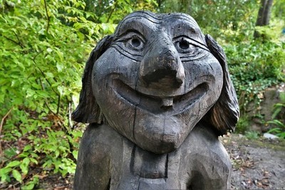 Photo A3 RHS Harlow Carr, Sculpture Trail: Untitled carved wood sculptur c2020