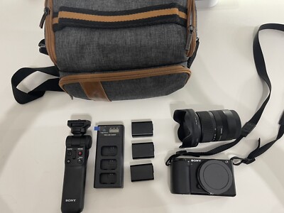 Sony ZV-E10 + Sigma 16-50mm f2.8 (Tasche, Stativ, 3x Akkus)