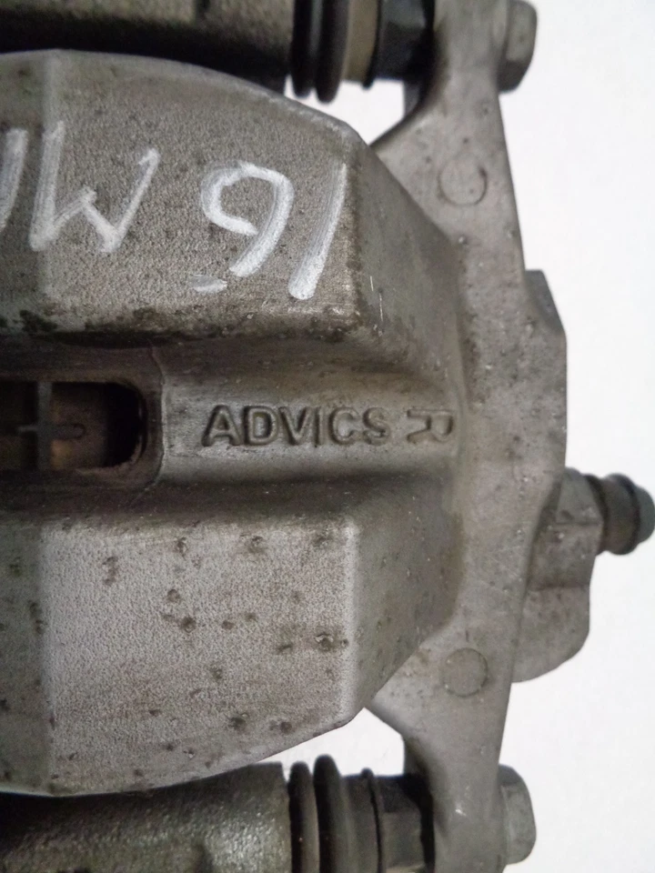 Pinza de freno trasera derecha del lado del pasajero Toyota Mirai 2016-2019 OEM AK2507199 Foto 3 de 4