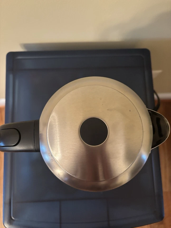 Amazon Basics Stainless Steel Electric Kettle 1 L - Image 3 of 4