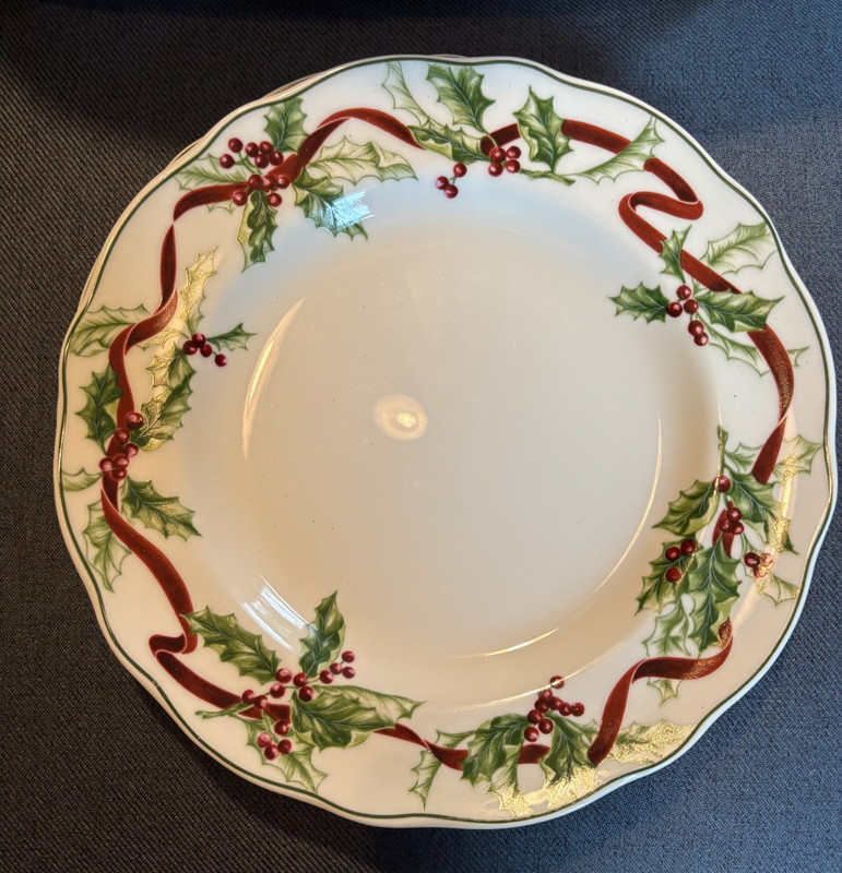 2 Charter Club Winter Garland Red Ribbon Holly Dinner Plates Christmas