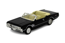 Voiture americaine Oldsmobile 4-4-2 1966 noire 1/43ème
