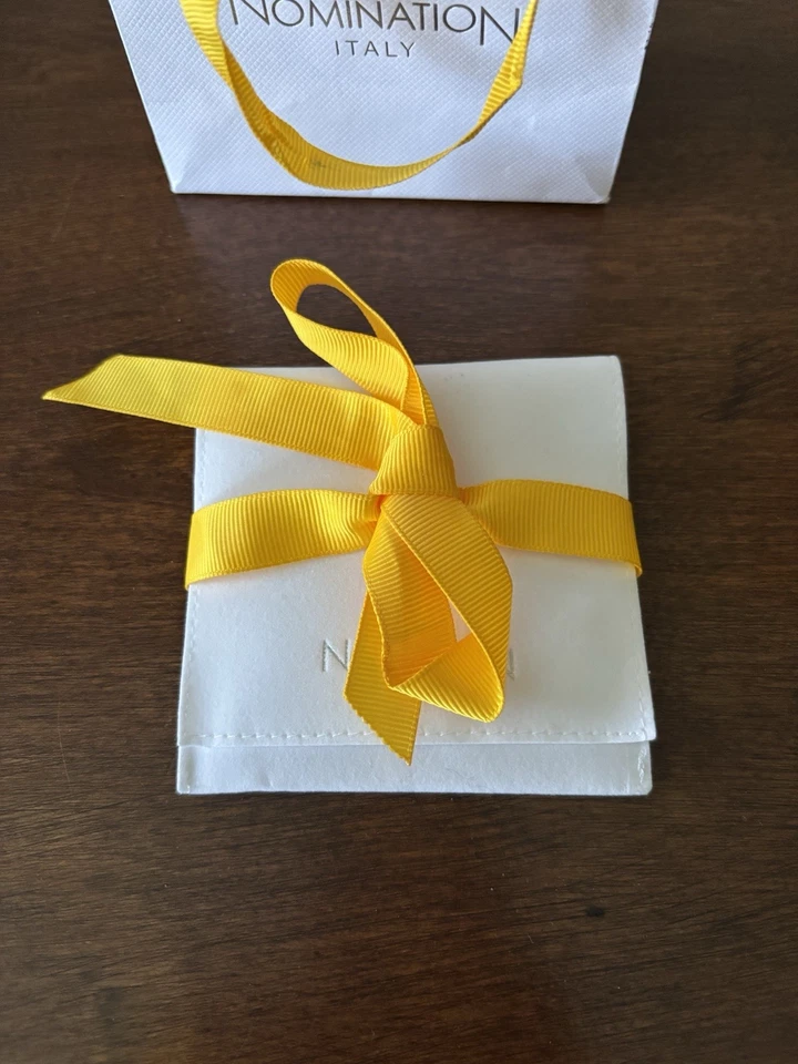 Tachuelas en forma de corazón Nomination de acero inoxidable plateado con pendientes cúbicos de zarconi Foto 4 de 4