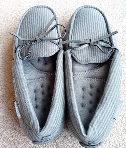 SAOLA Totes Isotoner Ciabatte Uomo Suola Flessibile Grigio Righe Taglia 7 8 Nuove