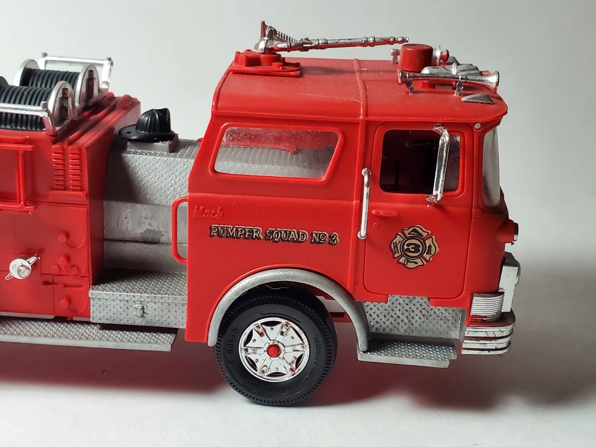 Revell Snap Tite Mack Pumper Fire Truck Engine #3 1:32 Plastic