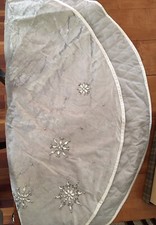 Christmas Tree Skirt Silver With matching bowls 24” From Center To End