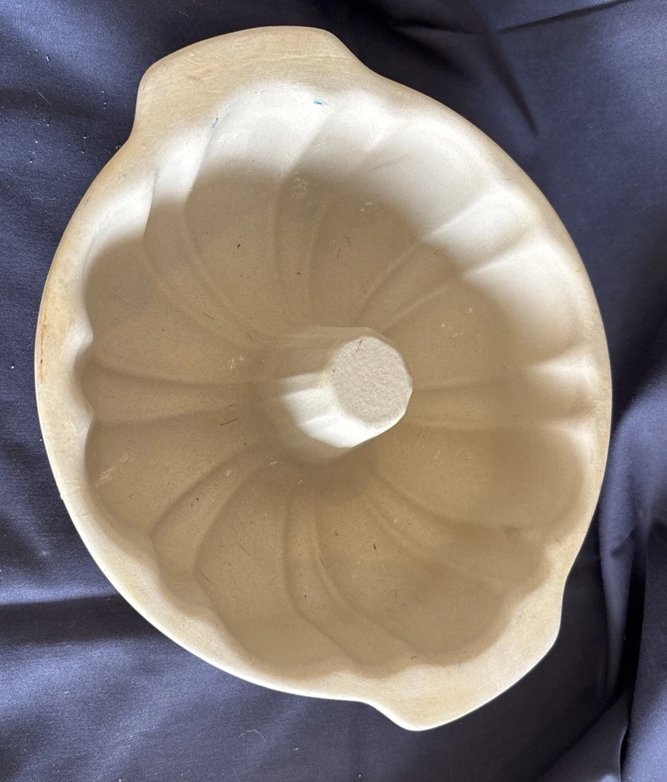 Pampered Chef Bundt Pan Stone 10-inch Fluted Cake Pan 1440