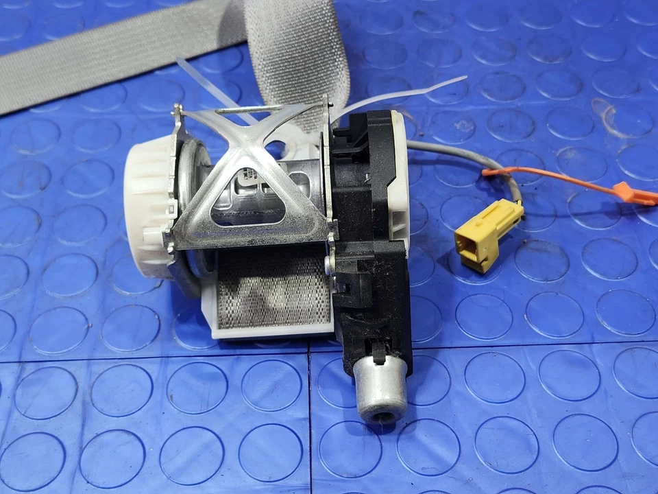 11-12 GMC Yukon cinturón de seguridad delantero retractor lado derecho pasajero gris OEM 19260184 Foto 2 de 4