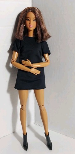 Barbie Signature Basics Brune - Modèle N°1 JBH72 - Mattel 2025