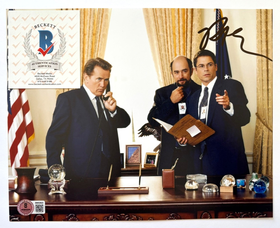 ROB LOWE SIGNED 8X10 PHOTO THE WEST WING TV SHOW SAM SEABORN ACTOR BAS