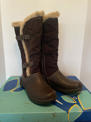 Women's YUU Elsy Brown Boots. size 8M, side zip, New in Box