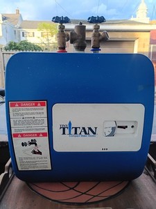 Tiny Titans 2.5 Gallon Compact Water Heater 150 PSI (Never Used)