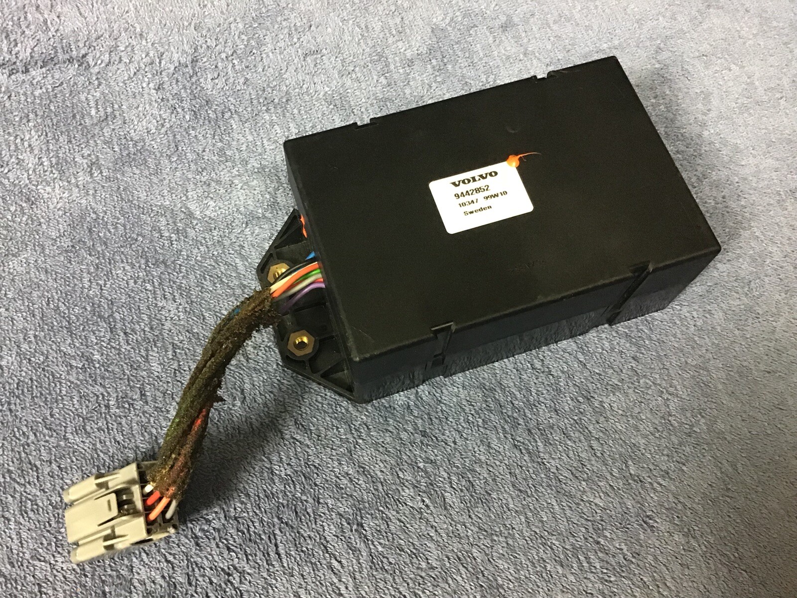 Volvo OEM Dynaudio Performance Premium Subwoofer Crossover for C70