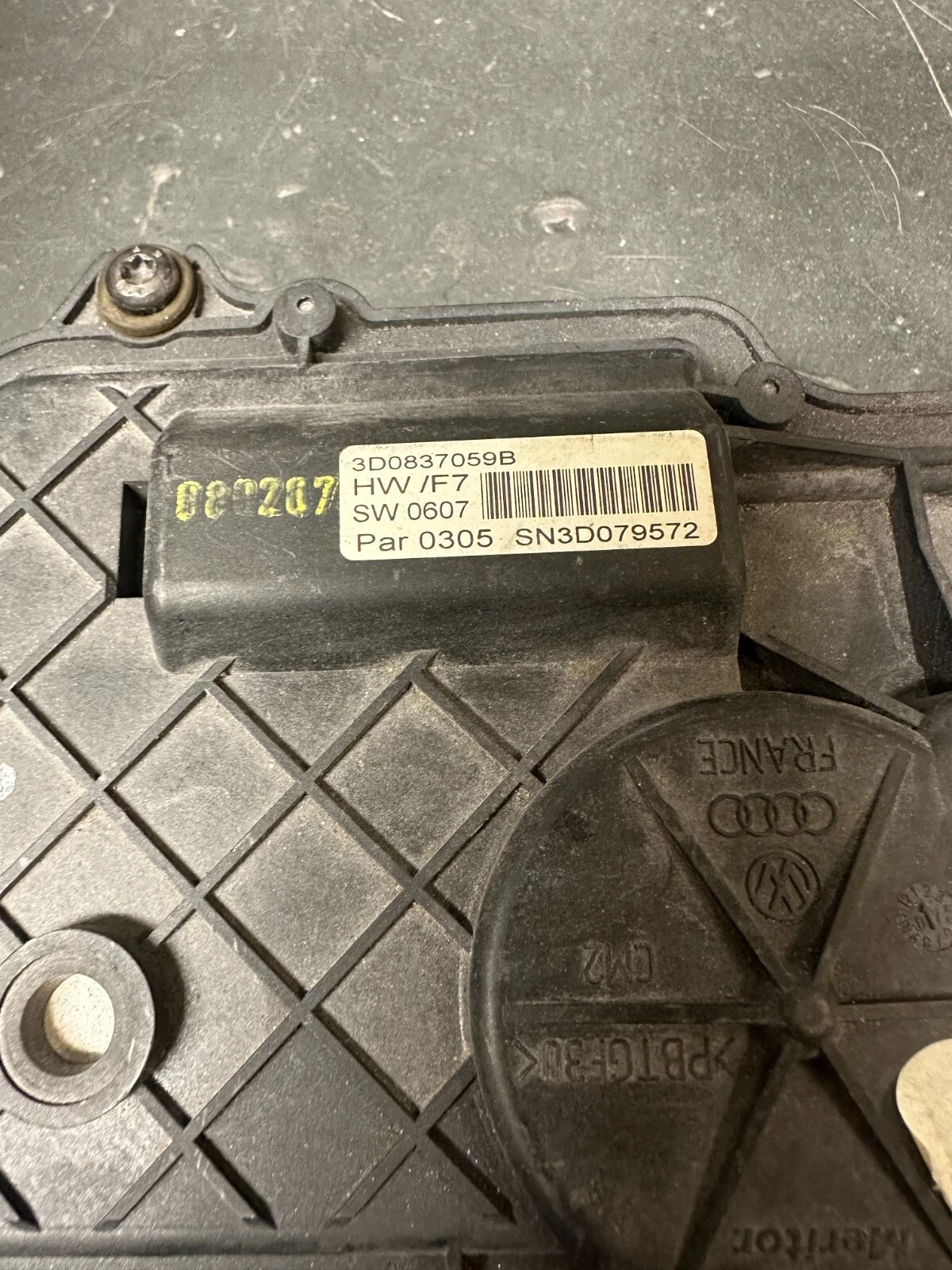 04-10 Bentley Continental Gt Left LH Door Lock Latch Actuator (3D0837059B)