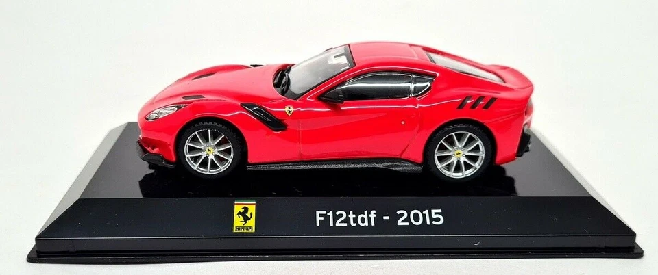 Altaya 1/43 - Ferrari F12 tdf 2015 Rosso Red Diecast Scale Model Car - Image 3 of 4