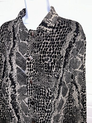 NWOT VTG Chico's Private Edition Sz 1 (MEDIUM) Slinky Green Croc Button Up Top