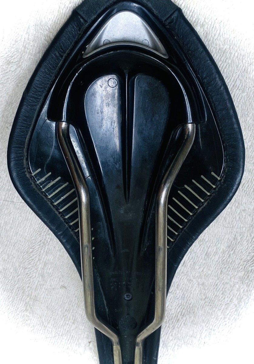 fiziik Arione wing・flex fizik-wing-flex-saddle-grade-