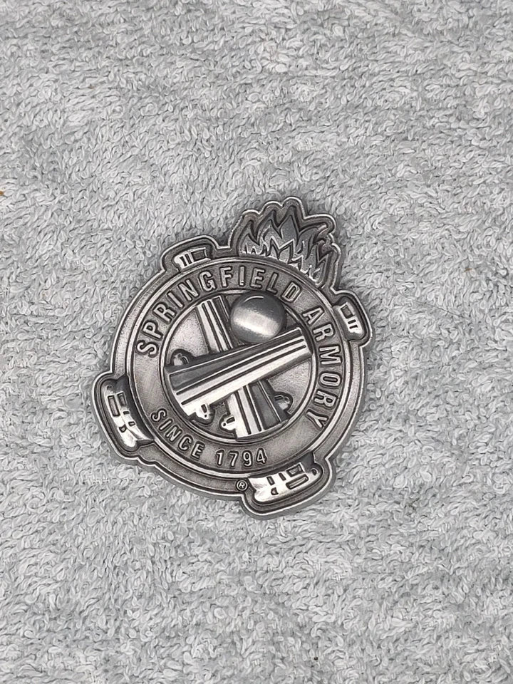 SPRINGFIELD ARMORY ** CROSSED CANNONS POCKET MEDALLION ** - Image 2 of 3