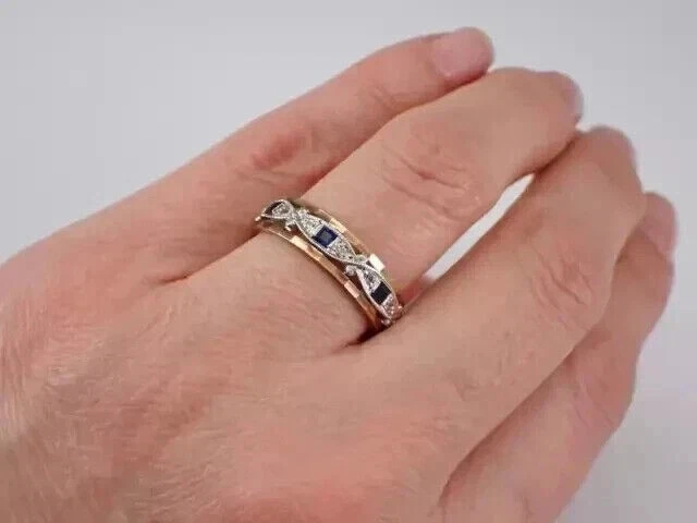 Anillo de boda de eternidad de zafiro simulado princesa de 2 quilates chapado en oro de dos tonos de 14 k Foto 2 de 4