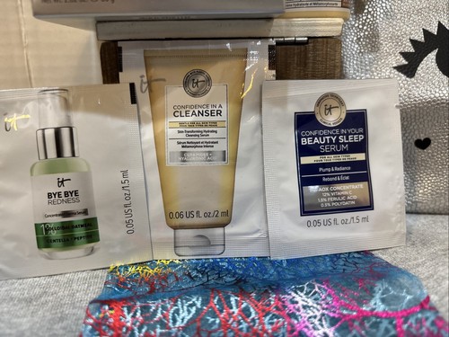 It Cosmetics Bye Bye Makeup 3 in 1 Cleansing Balm W/ Free samples & Cosmetic Bag - Picture 6 of 9