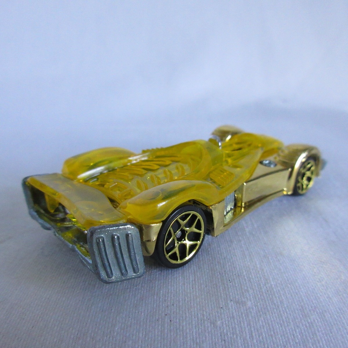 HOT WHEELS 1:64 DIE-CAST 1995 ROAD ROCKET FANTASY CAR YELLOW MINT