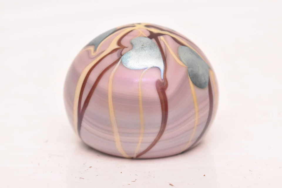 Pisapapeles Orient Flume Studio Art vidrio iridiscente corazones colgantes FIRMADO Foto 2 de 4