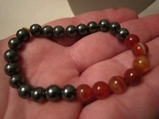 HEMATITE AND AGATE BEADED BRACELET - EXPANDABLE BRACELET - 7 1/2" LONG - BOX CC