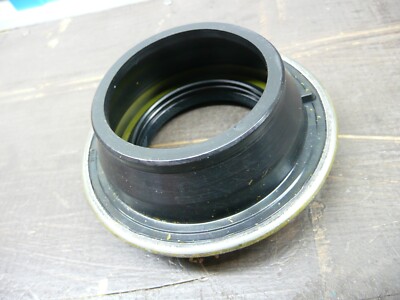 Borg Warner BW4406 Transfer Case Rear Output Seal w/Boot, 2.760 x 1.820''