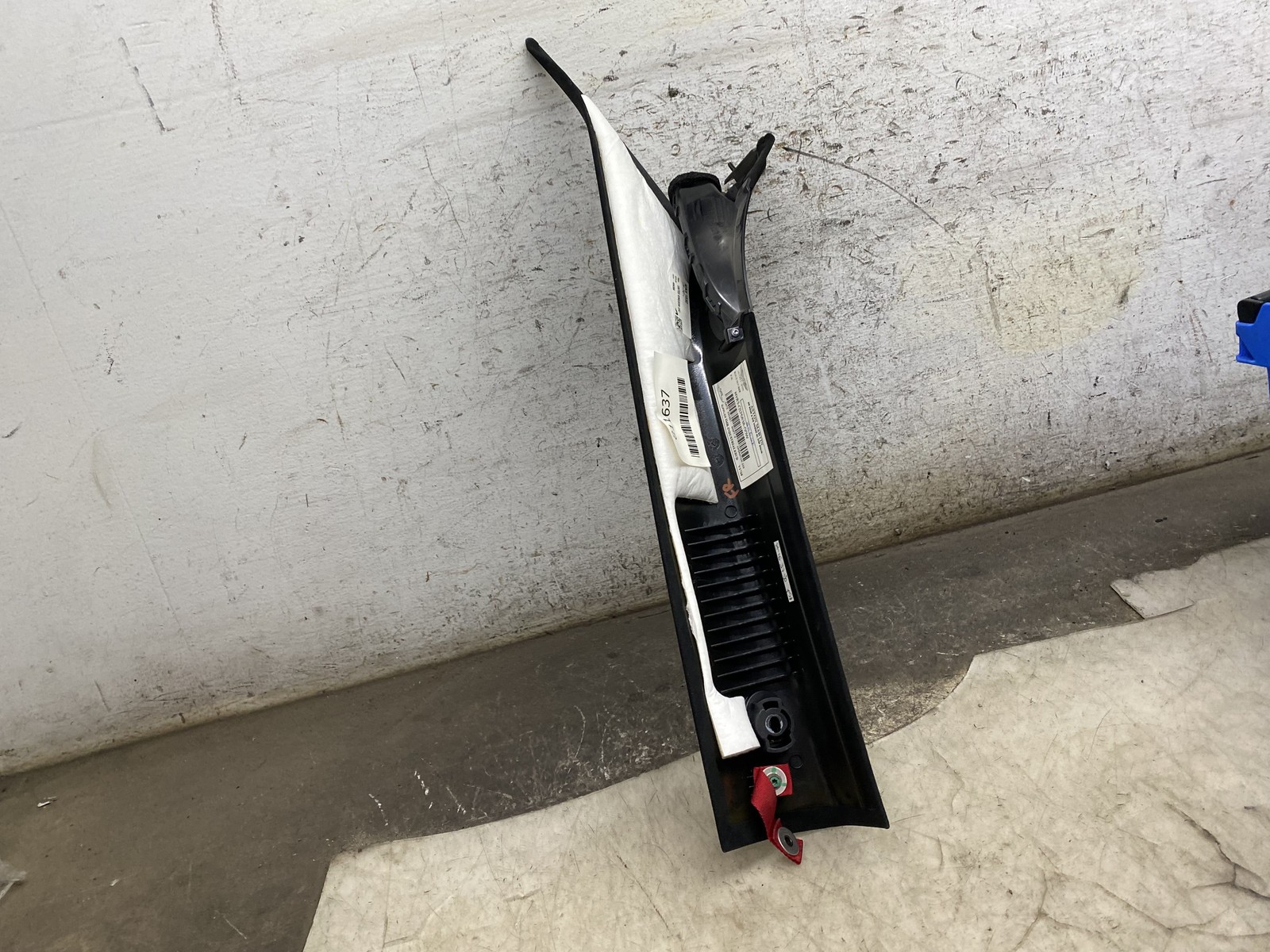 2020-2025 ASTON MARTIN DBX FRONT RIGHT WINDSHIELD A PILLAR TRIM MY83-C025B38-DD