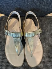 Vionic Gold  Cora  Sandals 9M