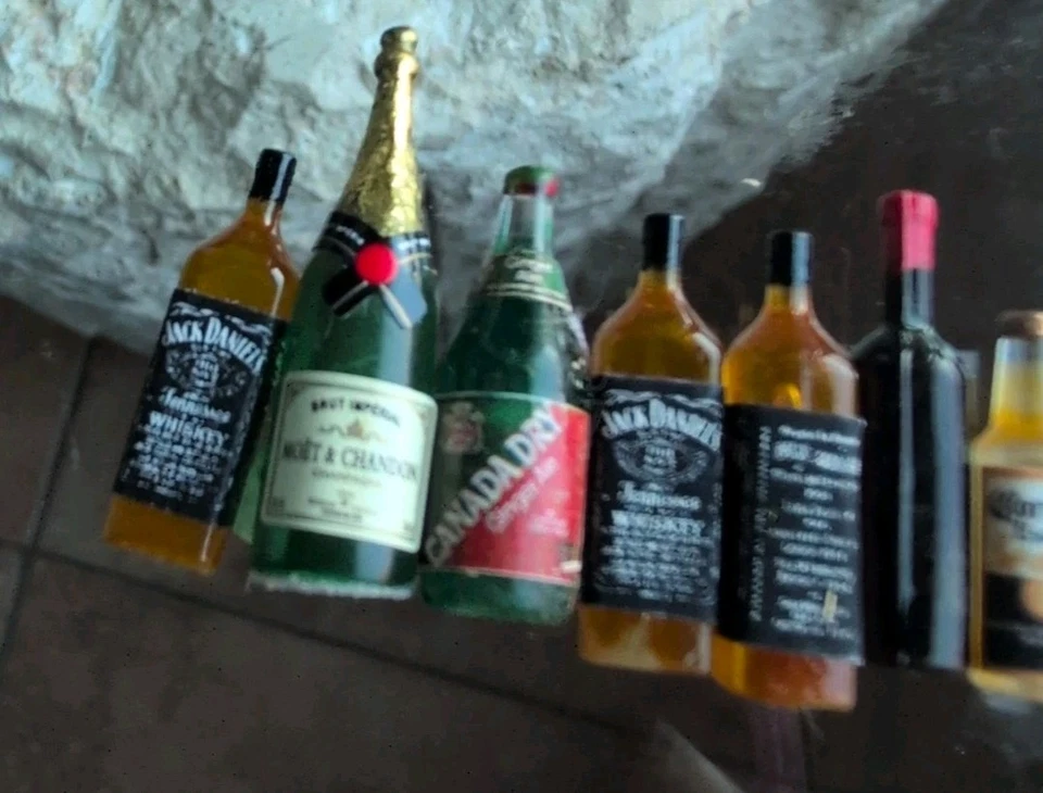 Barbi娃娃屋微型饮料迷你啤酒酒精酒瓶混合套装8件 — 第 4/4 张图片