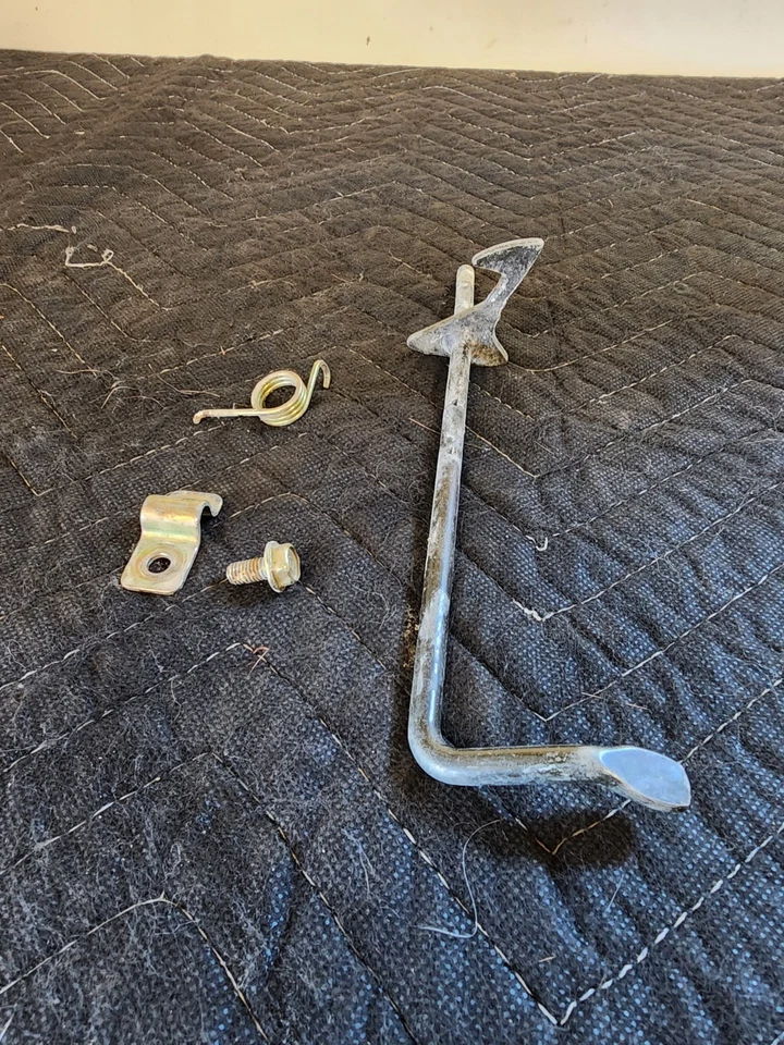 #A398 2007 Honda Recon 250 pestillo de asiento OEM ENVÍO RÁPIDO 🔥 Foto 2 de 2