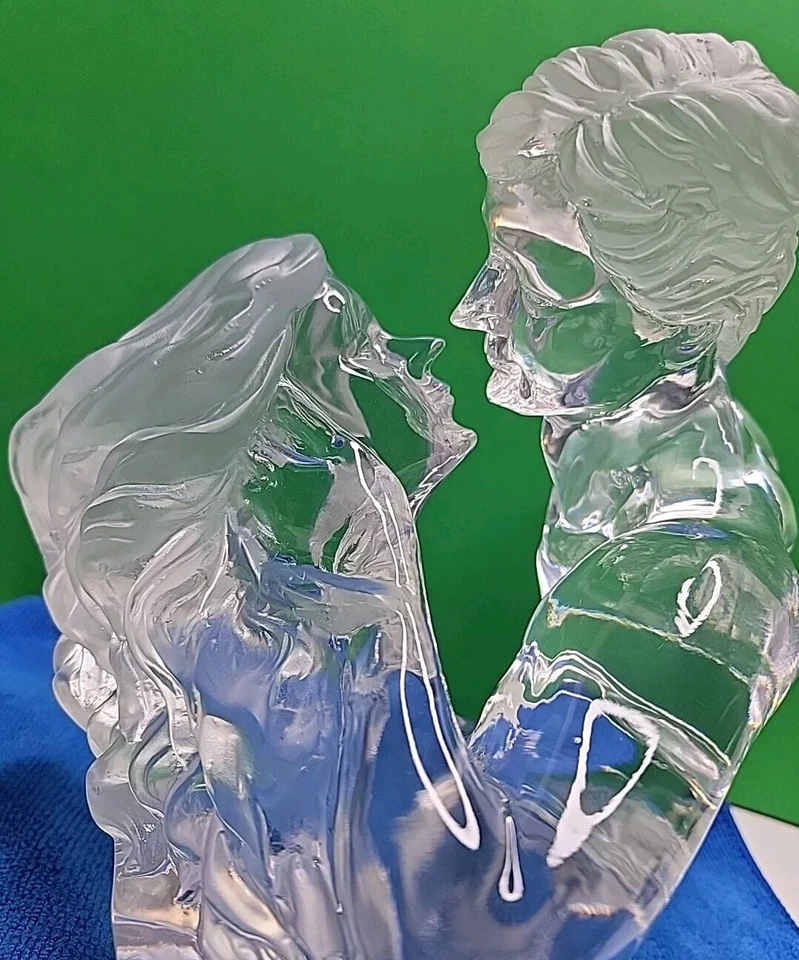 Estatua de resina cristalina barrida Toscano de diseño Foto 2 de 4