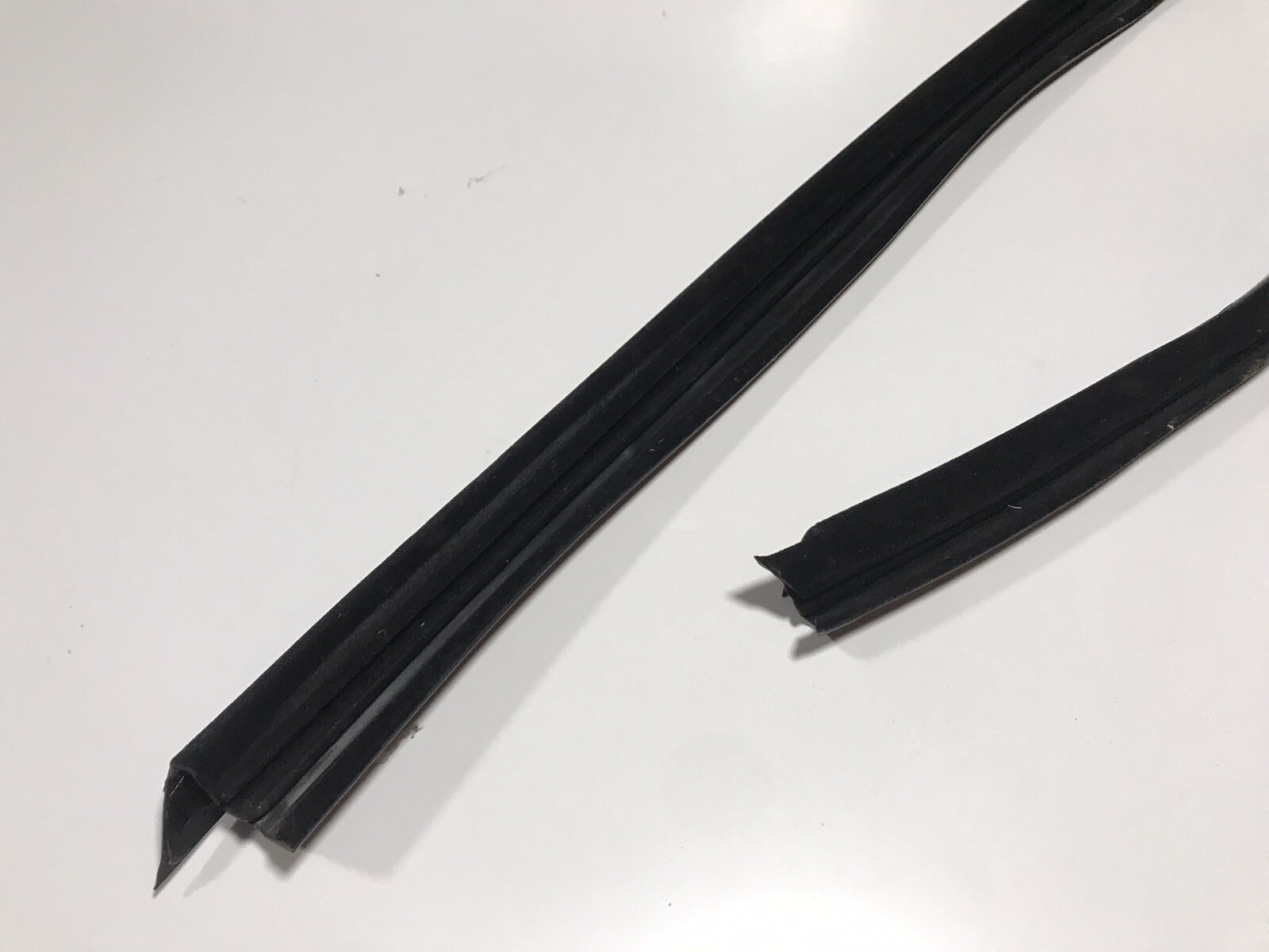 LAMBORGHINI MURCIELAGO LP640 670 DOOR CHANNEL WEATHERSTRIP GASKET OEM 418837530