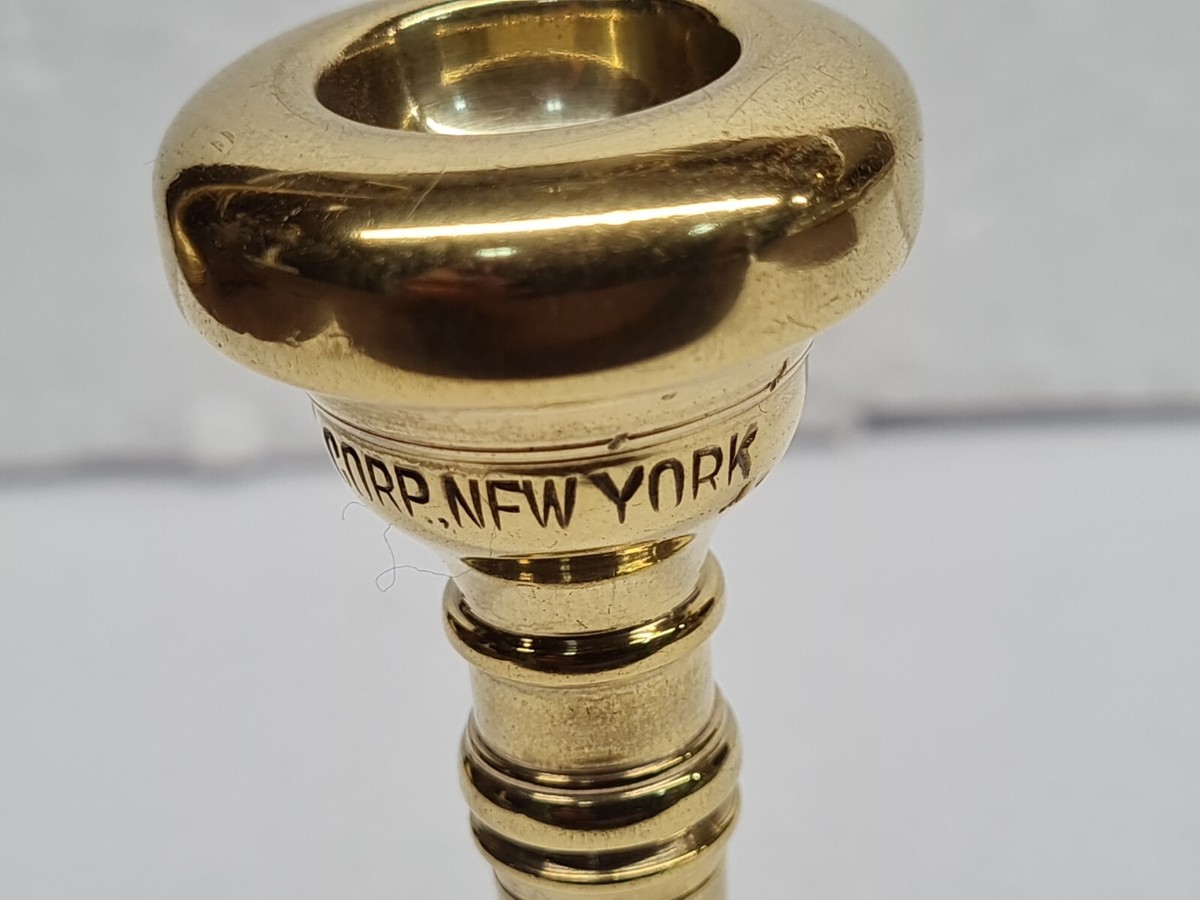 VINCENT BACH CORP. NEW YORK 12CW CORNET MOUTH PIECE IN GOLD VINCENT BACH CORP. NEW YORK 12CW CORNET MOUTH PIECE IN GOLD
