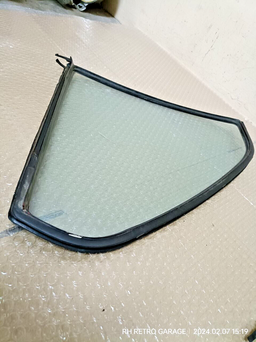 MAZDA FAMILIA 323 GLC FA4TS REAR DOOR QUARTER GLASS USED GENUINE