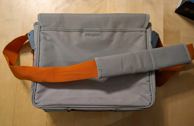 Targus Dell Laptop Shoulder Messenger Computer Bag - Tan / Orange