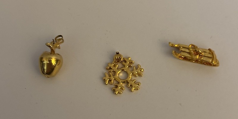3 Charms Goldtone Apple And 14 KG Lenox Snowflake, Lenox Ice skates Preowned