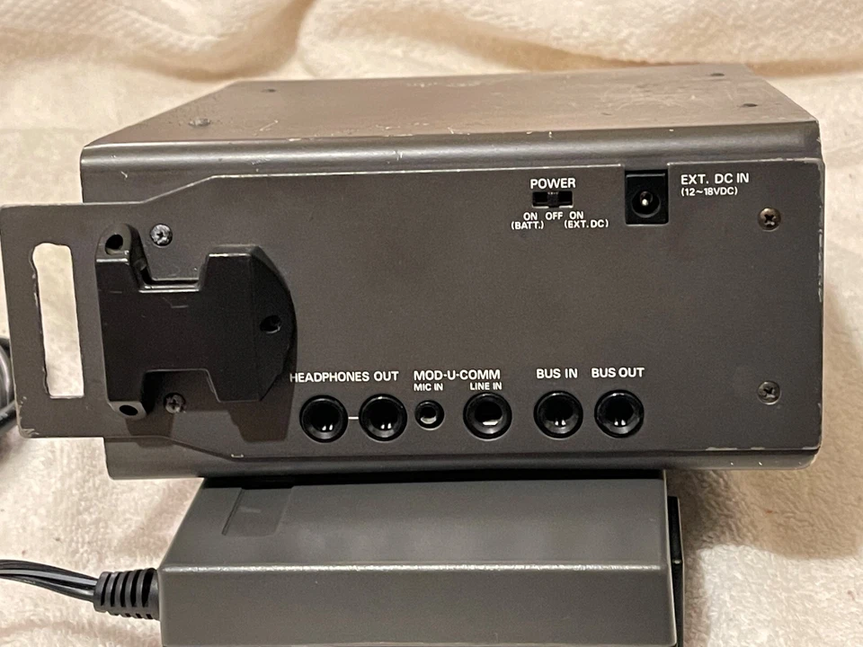 Audio-Technica AT4462 portable stereo field mixer with case and AC power supply - Image 4 of 4