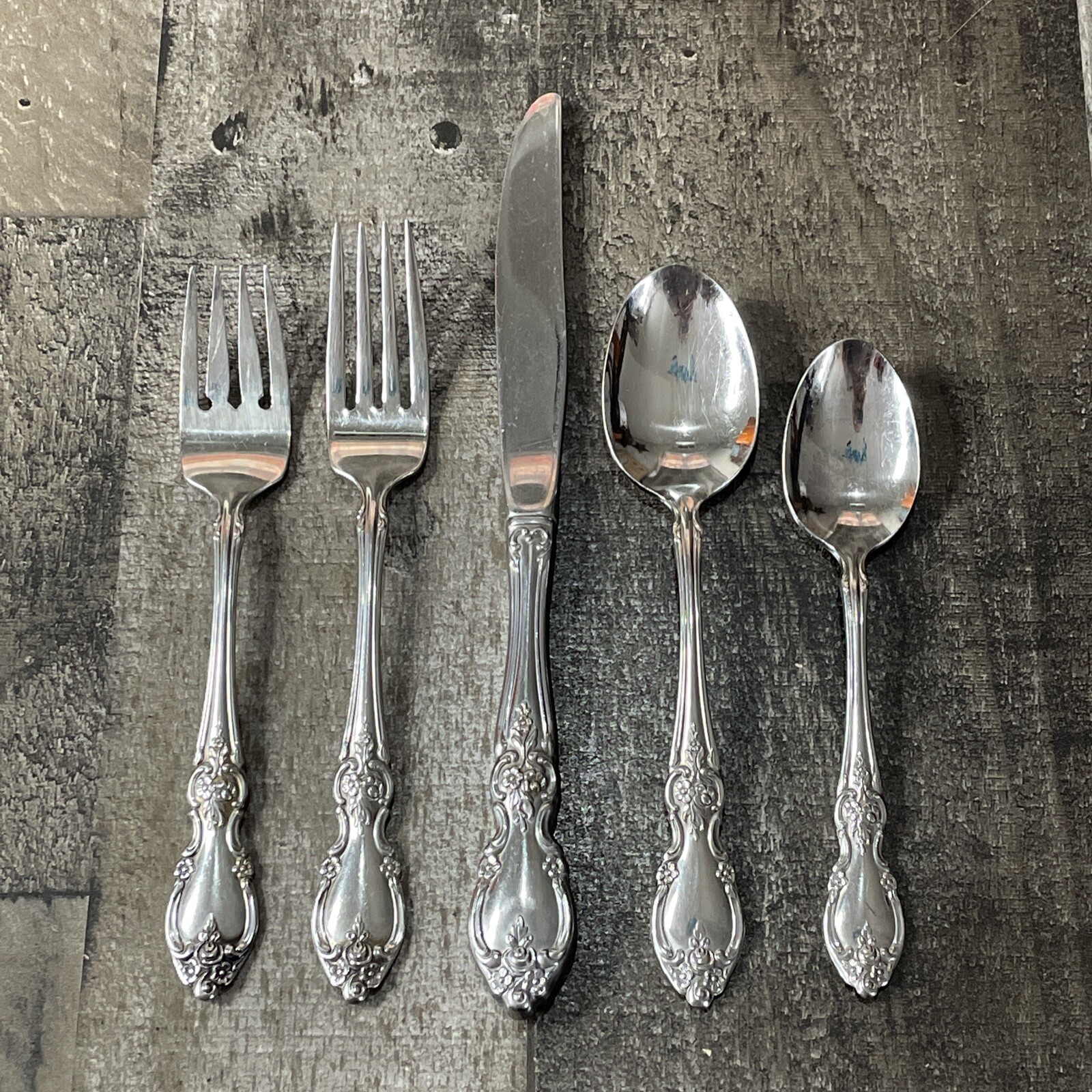 Oneida Community Stainless LOUISIANA 27 pc Service for 5 Forks Knives