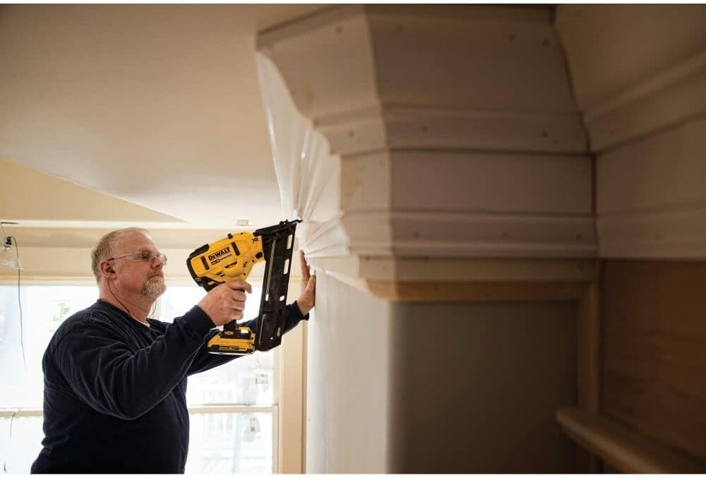 DEWALT 20V MAX Finish Nailer Kit, Angled, 15GA, Battery, Charger & Bag