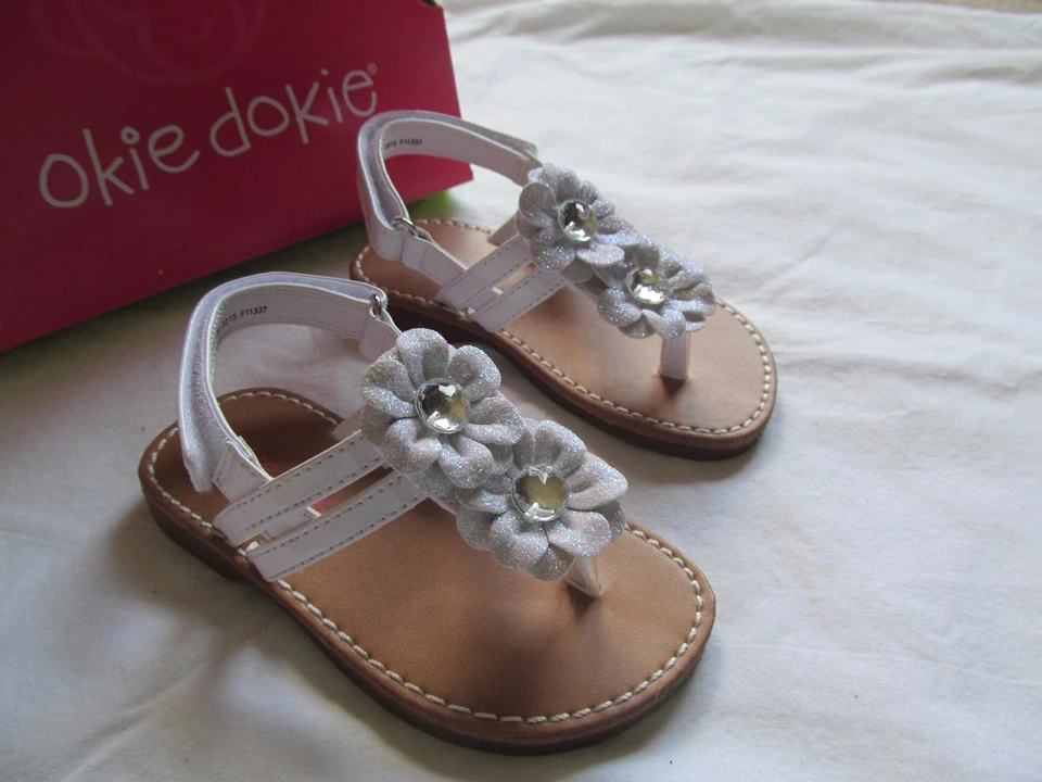 NWT Girls OKIE DOKIE WHITE FLOWER & RHINESTONE SANDALS, size 6 M, Stella,Glitter - Image 2 of 4