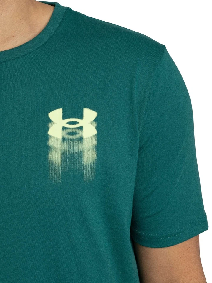 Under Armour Pour des hommes T-shirt ample à motif flou au dos, vert - Photo 4/4