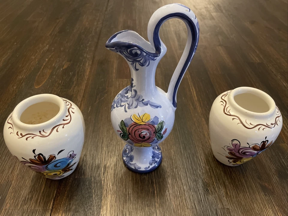 Juego de 3 jarrones de cerámica hechos a mano Portugal florales 5” x 4” y 9,5” x 3,75” azul rosa Foto 3 de 4