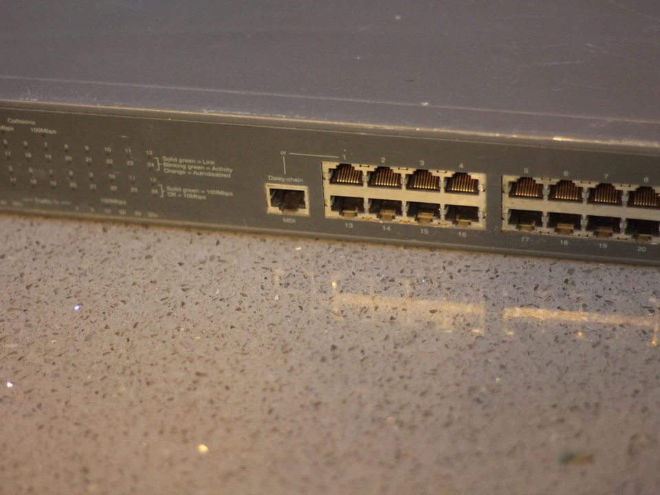 Intel Express140T 24-Port Ethernet Switch Hub EE140TX24 With rack plates 100 mb - Image 3 of 4