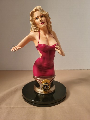 Diamond Select / Battlestar Gallactica SIX bust (missing one right arm)